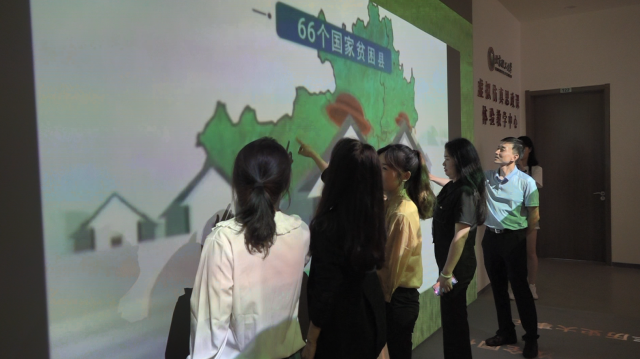 學生在教學中心體驗.png 學生在教學中心體驗.png