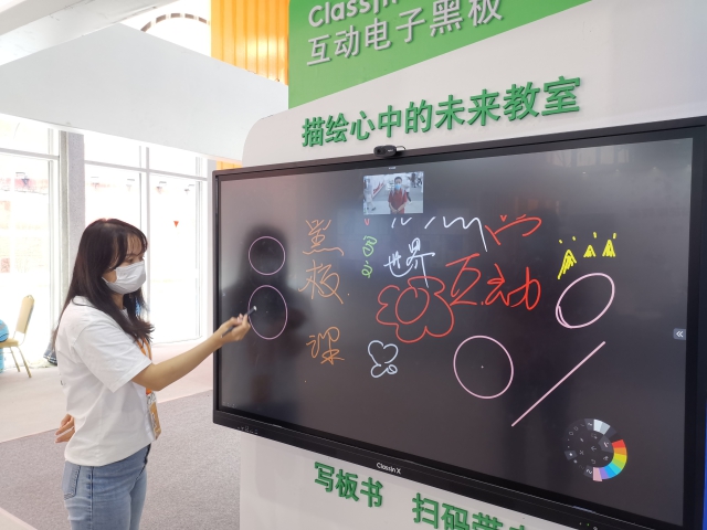 黑板 服貿會.jpg