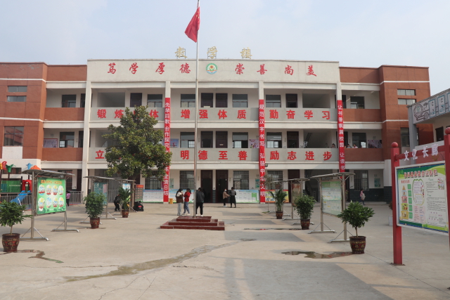 3 嶄新的教學(xué)樓。（高玉瑩  攝）.JPG