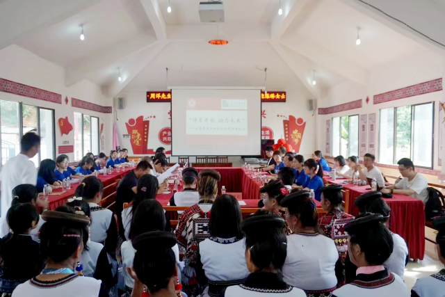 華東師大社會(huì)發(fā)展學(xué)院“情系尋甸 助力未來”暑期鄉(xiāng)村社會(huì)實(shí)踐在云南尋甸縣澤鐵村開營.jpg