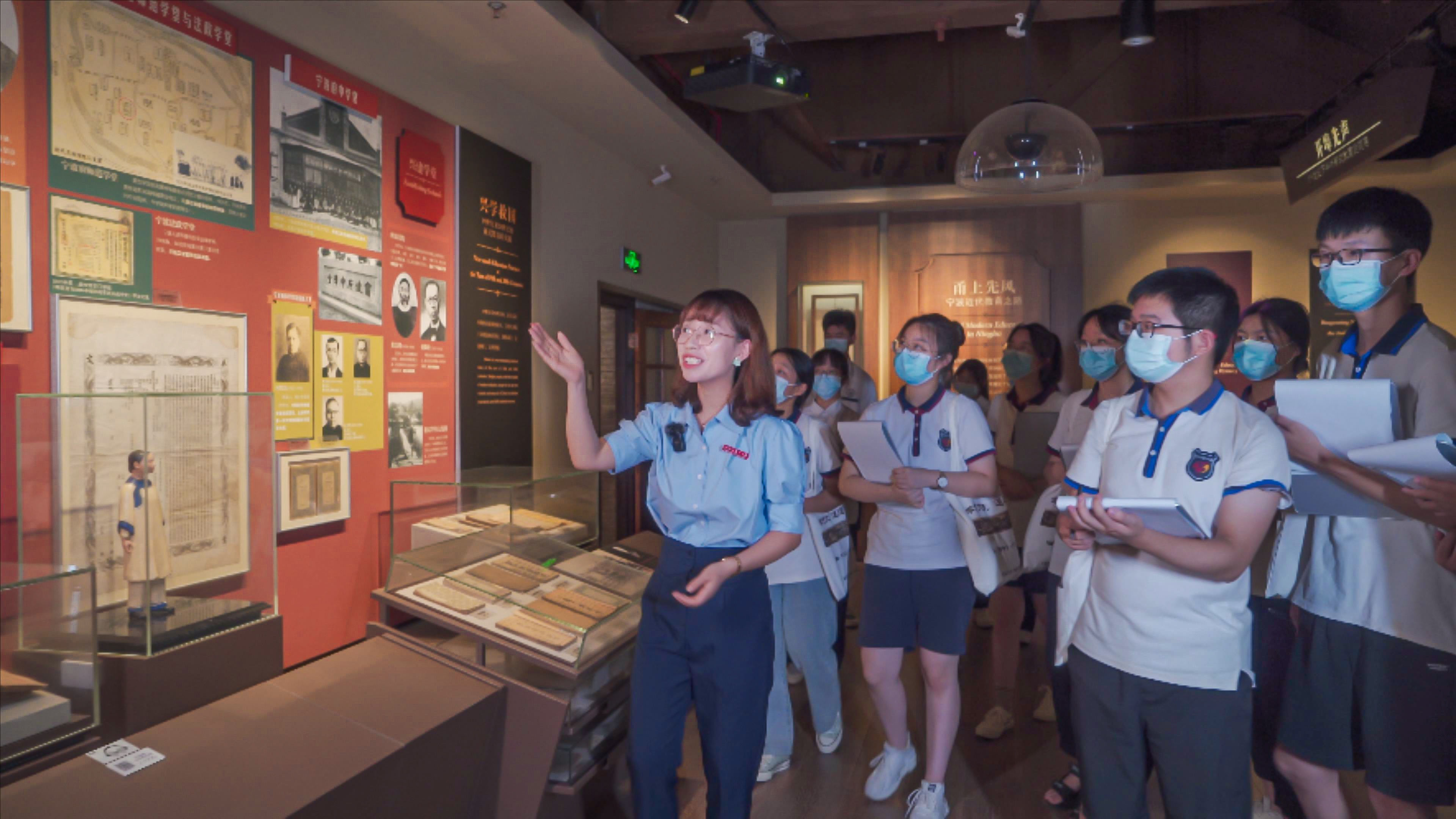馬宇婷老師在寧波教育博物館現場教學.jpg 馬宇婷老師在寧波教育博物館現場教學.jpg