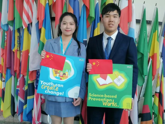 蔡露曦（左）參加聯合國活動 學校供圖.jpg