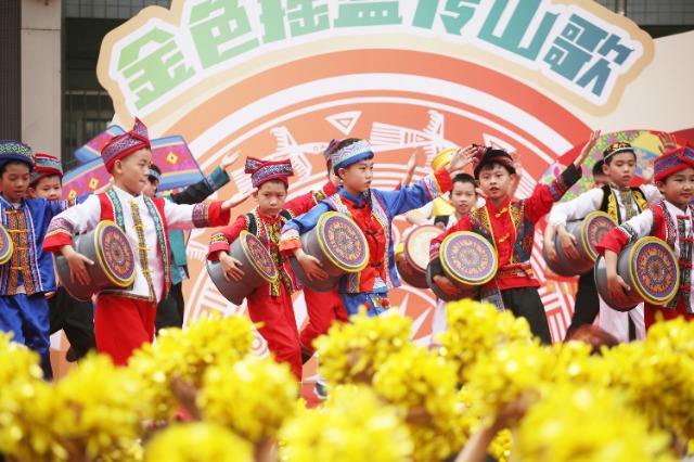 09三年級同學們壯鄉銅鼓舞展示.JPG 09三年級同學們壯鄉銅鼓舞展示.JPG