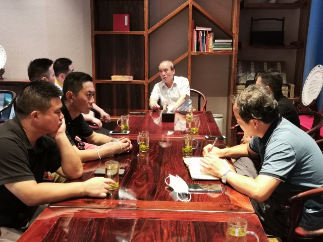 陳效良與烹飪專業教師 狀元樓寧波菜烹制技藝的傳承與人才培養.jpg