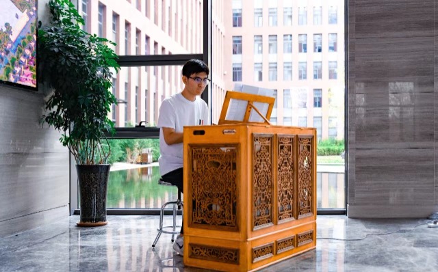 大連理工大學本科生設計制作的首架國產管風琴 學校供圖.jpg 大連理工大學本科生設計制作的首架國產管風琴 學校供圖.jpg