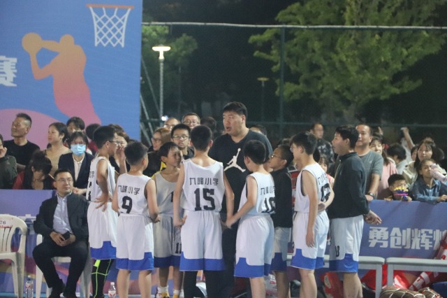 寧波北侖區(qū)中小學(xué)生籃球超級(jí)聯(lián)賽現(xiàn)場(chǎng) 北侖區(qū)教育局供圖.jpg
