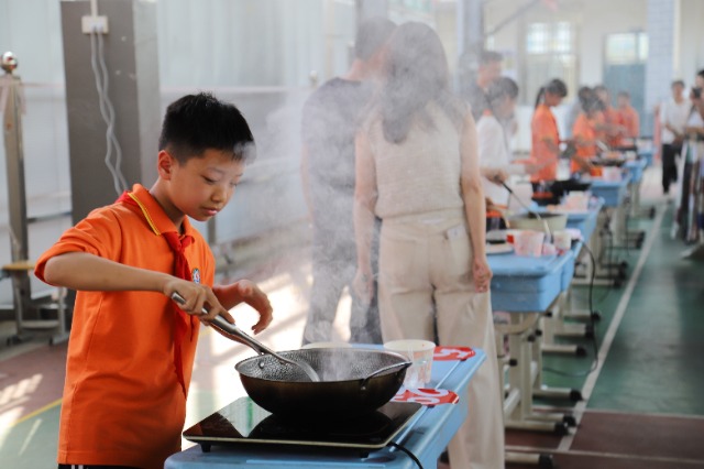 勞動技能比賽廚藝比拼   景東縣民族小學(xué)供圖1.jpg