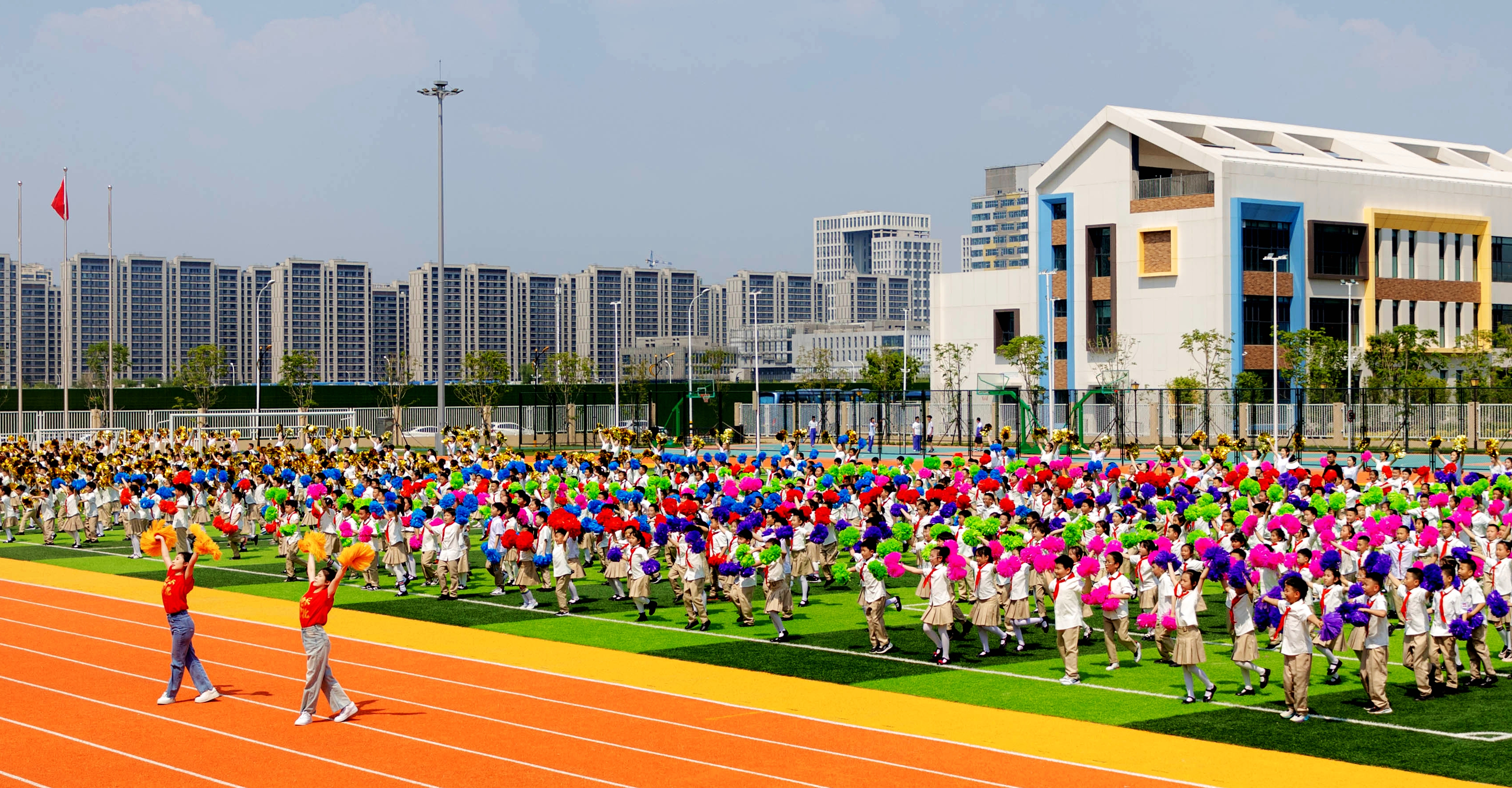 千名學(xué)生共同舞動?xùn)|北秧歌01.jpg 千名學(xué)生共同舞動?xùn)|北秧歌01.jpg