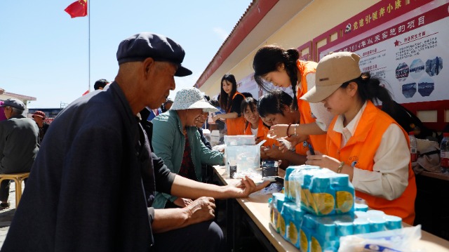 校團(tuán)委下鄉(xiāng)隊(duì)伍 (2).jpg