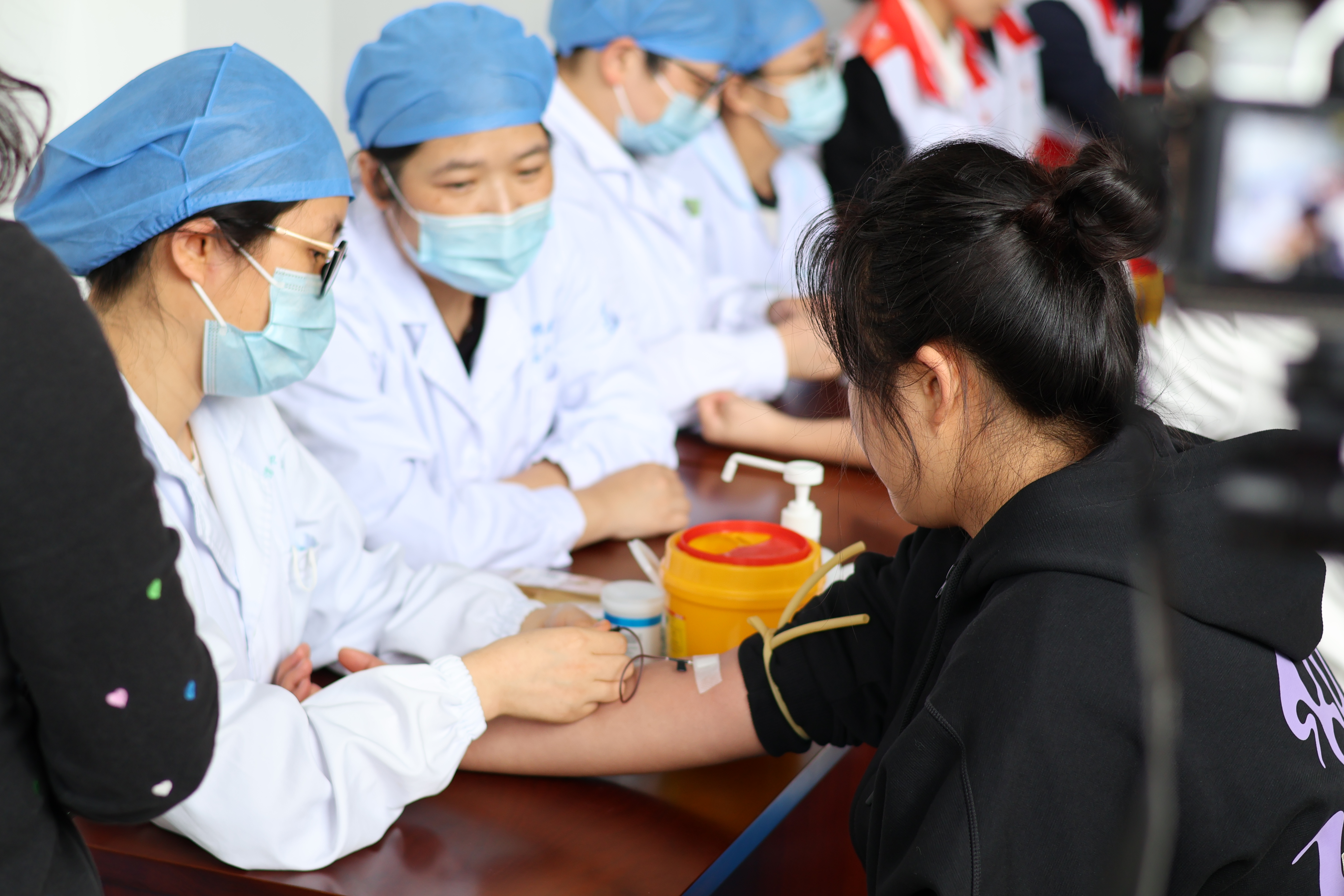 寧波衛生職業技術學院造血干細胞志愿捐獻者招募與血樣采集活動現場 學校供圖.jpg 寧波衛生職業技術學院造血干細胞志愿捐獻者招募與血樣采集活動現場 學校供圖.jpg