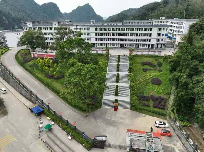 龍邦鎮(zhèn)九年一貫制學校0.jpg 龍邦鎮(zhèn)九年一貫制學校0.jpg